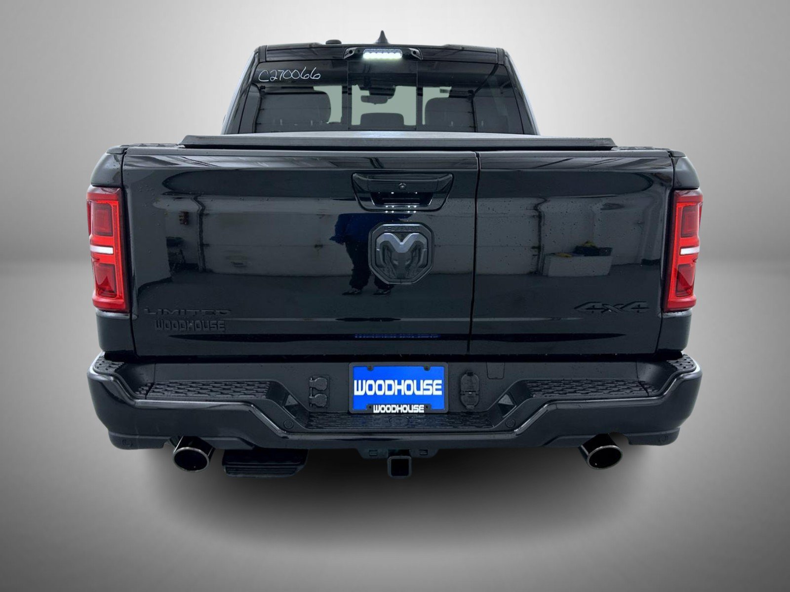 New 2027 Diamond Black Crystal Pearl-Coat Exterior Paint RAM Limited image 6