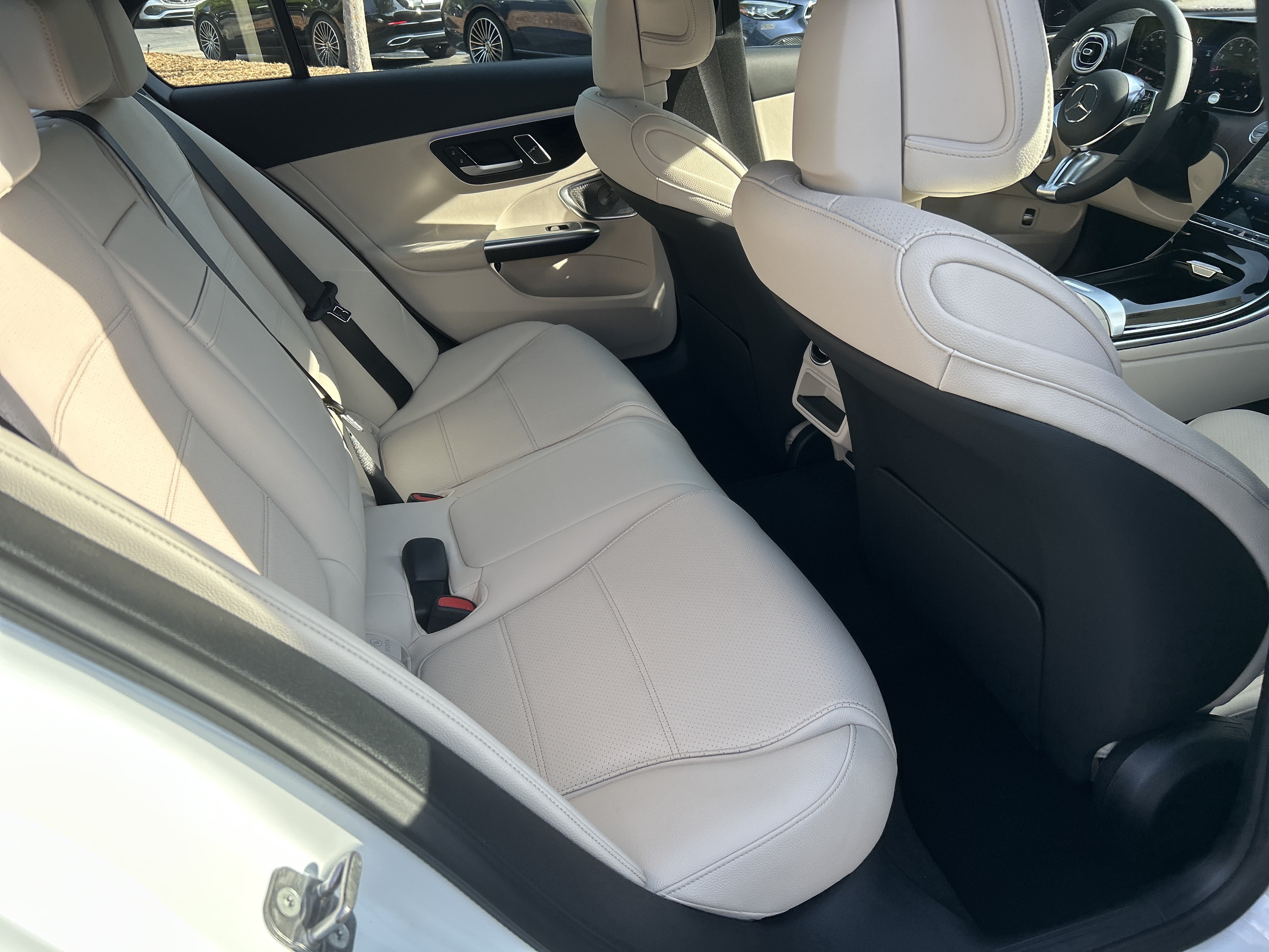 New 2026 MANUFAKTUR Moonlight White Metallic Mercedes-Benz C 300 Sedan image 39