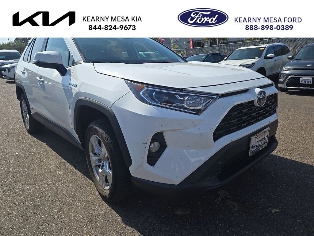 Used 2020 White Toyota XLE image 1
