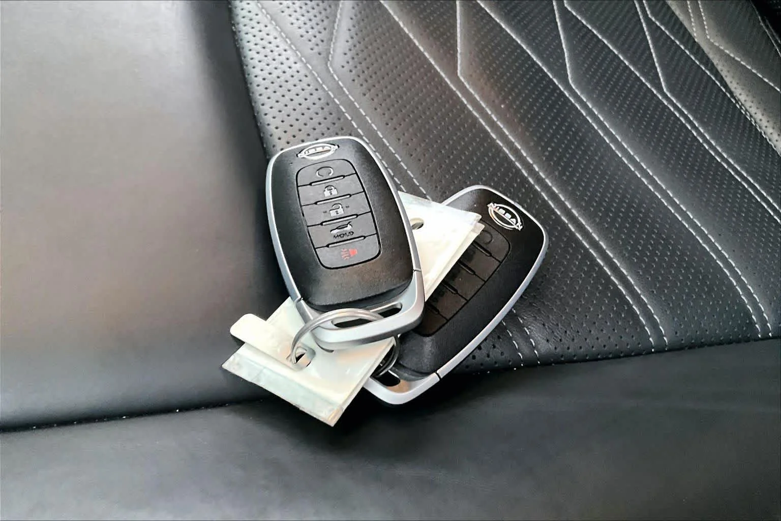Used 2025 Everest White Pearl Tricoat Nissan Platinum image 15