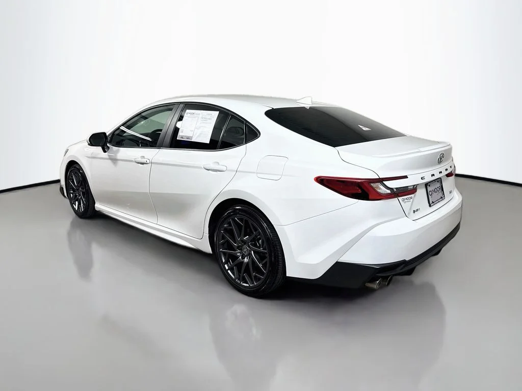 Used 2025 Ice Cap Toyota SE image 5