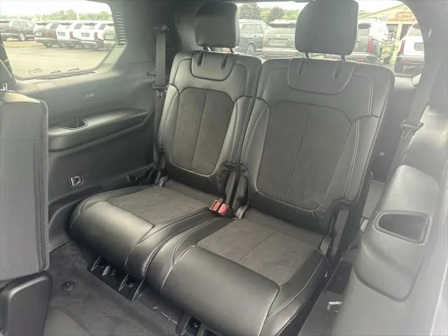 New 2026 Bright White Clear-Coat Exterior Paint Jeep Laredo image 31