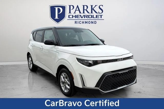 Used 2025 White Kia S image 1