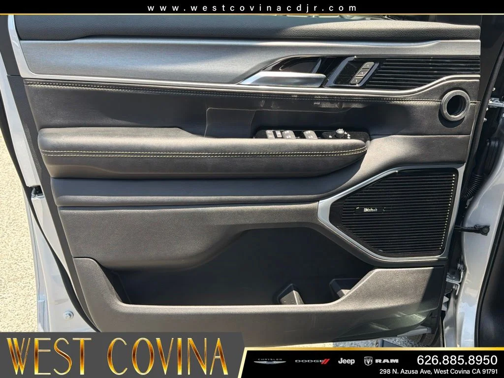 New 2026 Silver-Zynith Exterior Paint Jeep Limited Reserve image 18