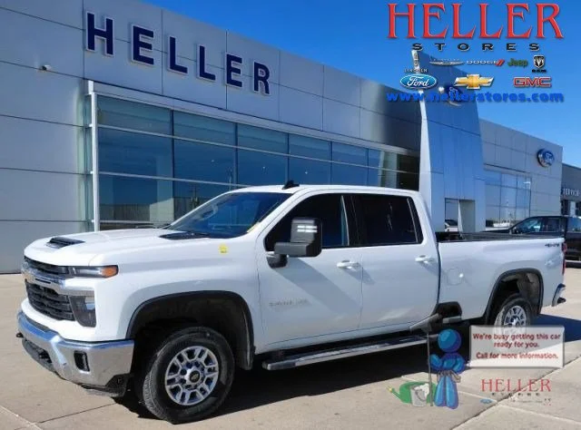 Used 2025 Summit White Chevrolet LT image 1