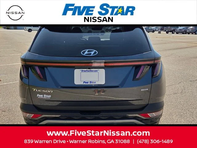 Used 2023 Black Hyundai SE image 10