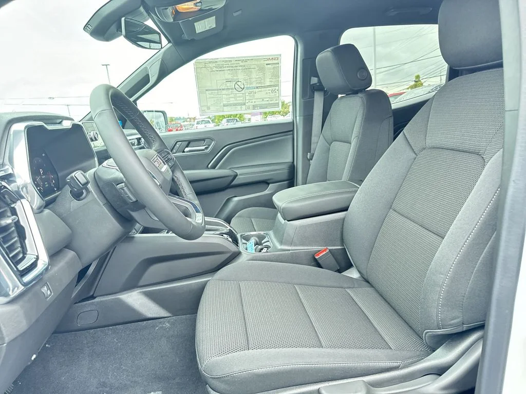 Used 2024 White GMC Elevation image 17