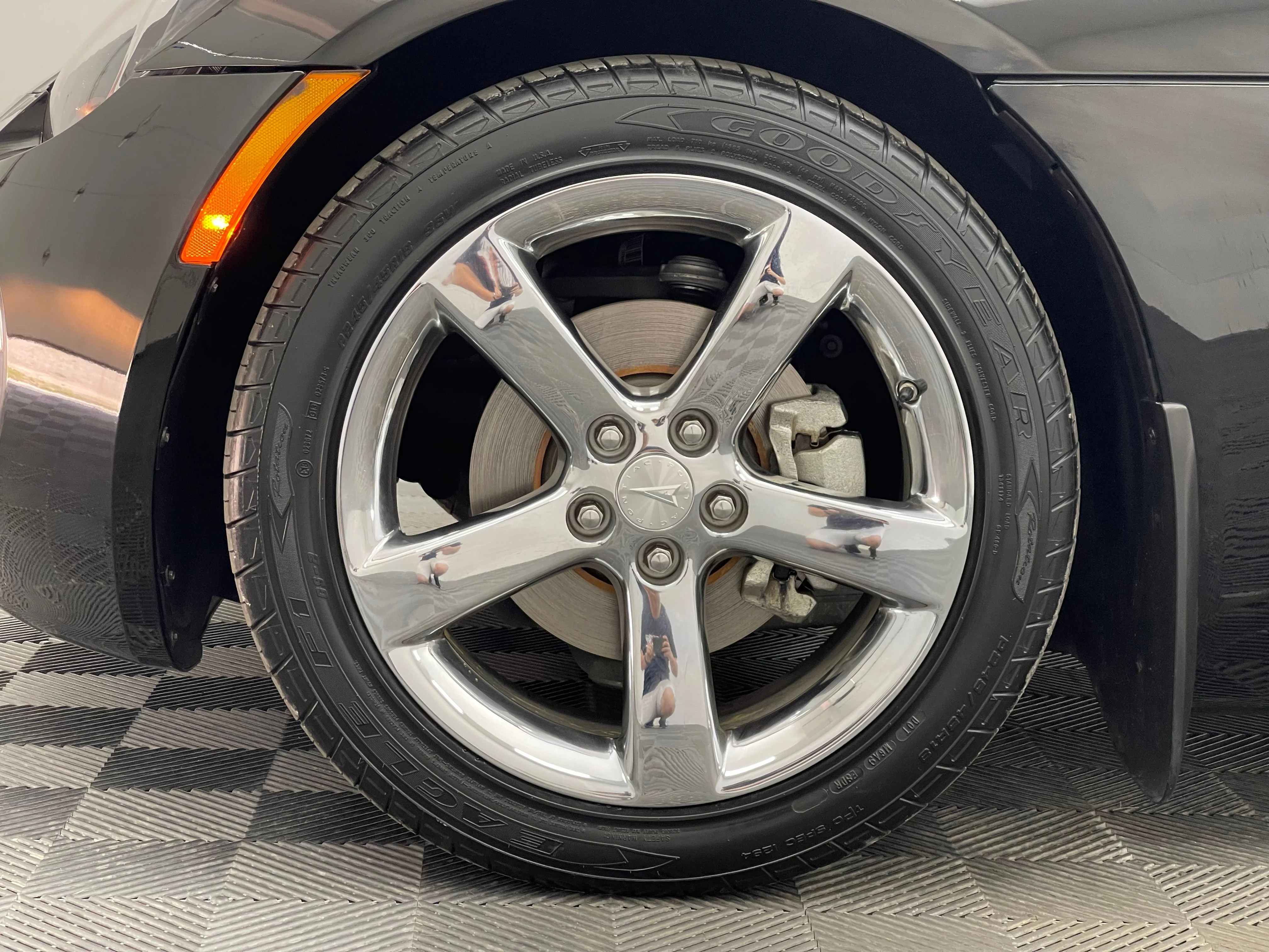 Used 2009 Mysterious (Black) Pontiac GXP image 12