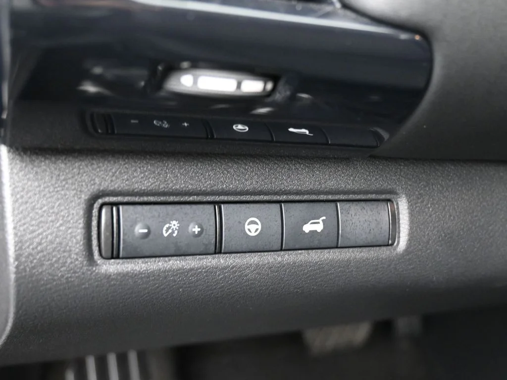 2025 Nissan Pathfinder SV - Photo 15