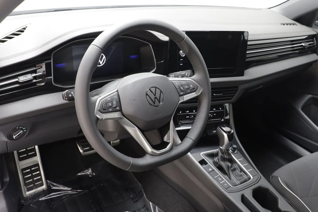 New 2026 Pure White Volkswagen 1.5T Sport image 8