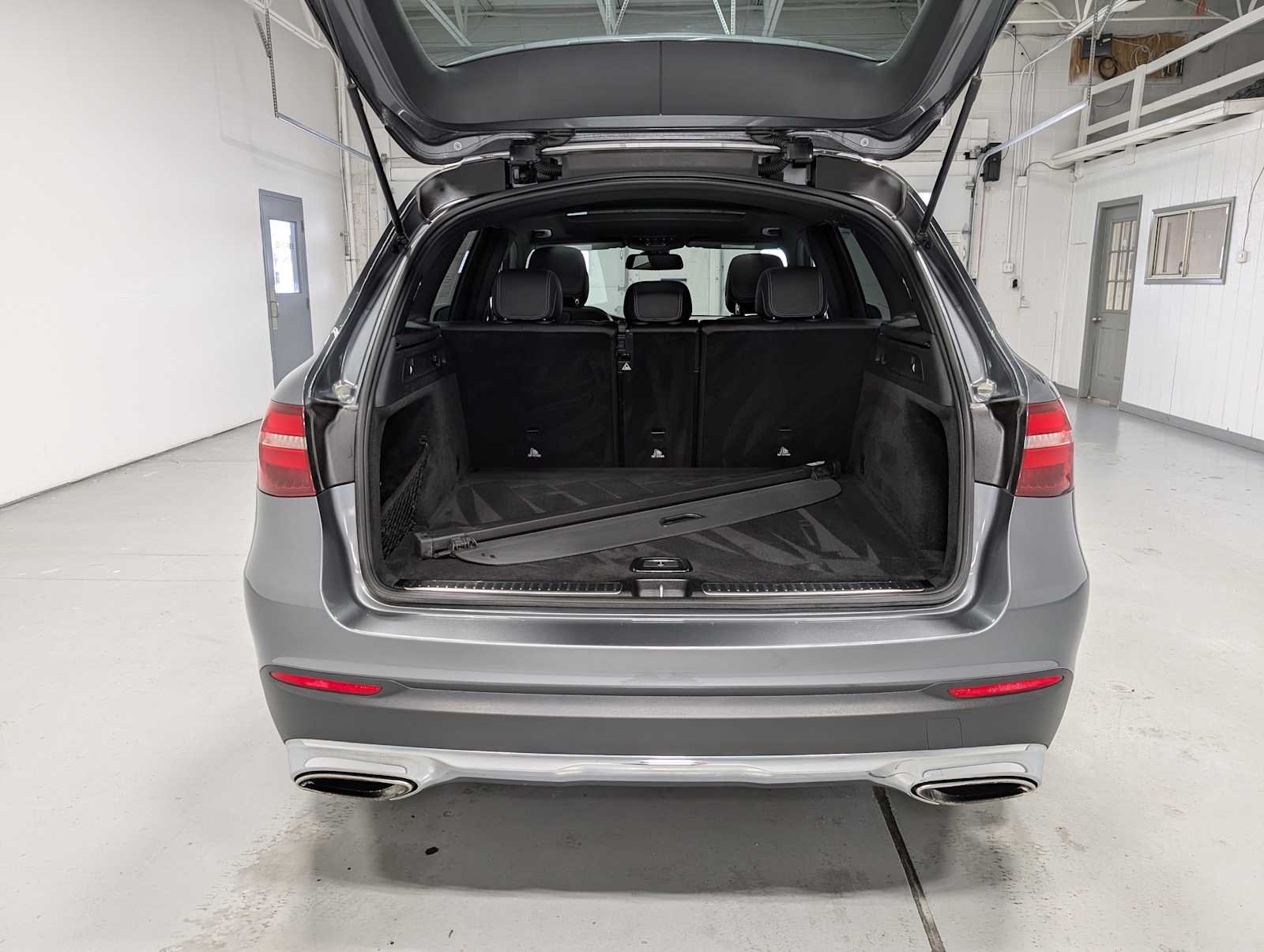 Used 2018 Selenite Grey Metallic Mercedes-Benz GLC 300 image 35