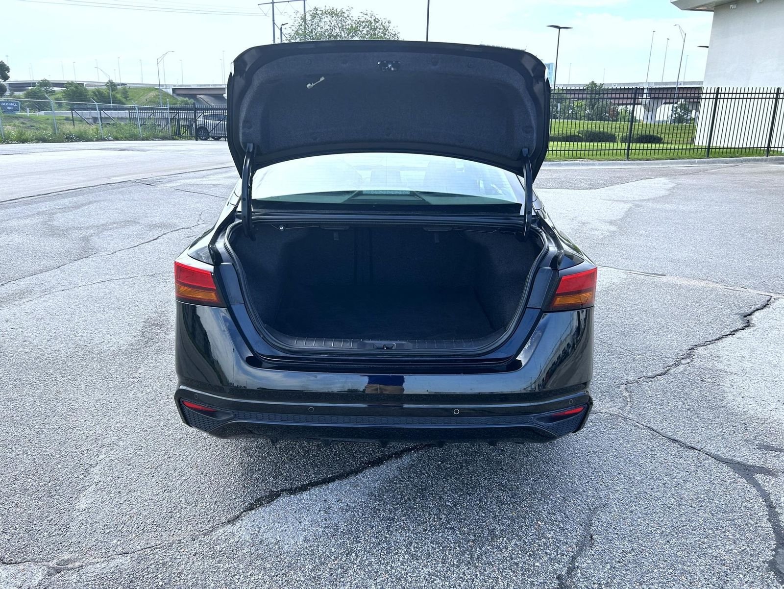Used 2022 Black Nissan 2.5 SV image 21