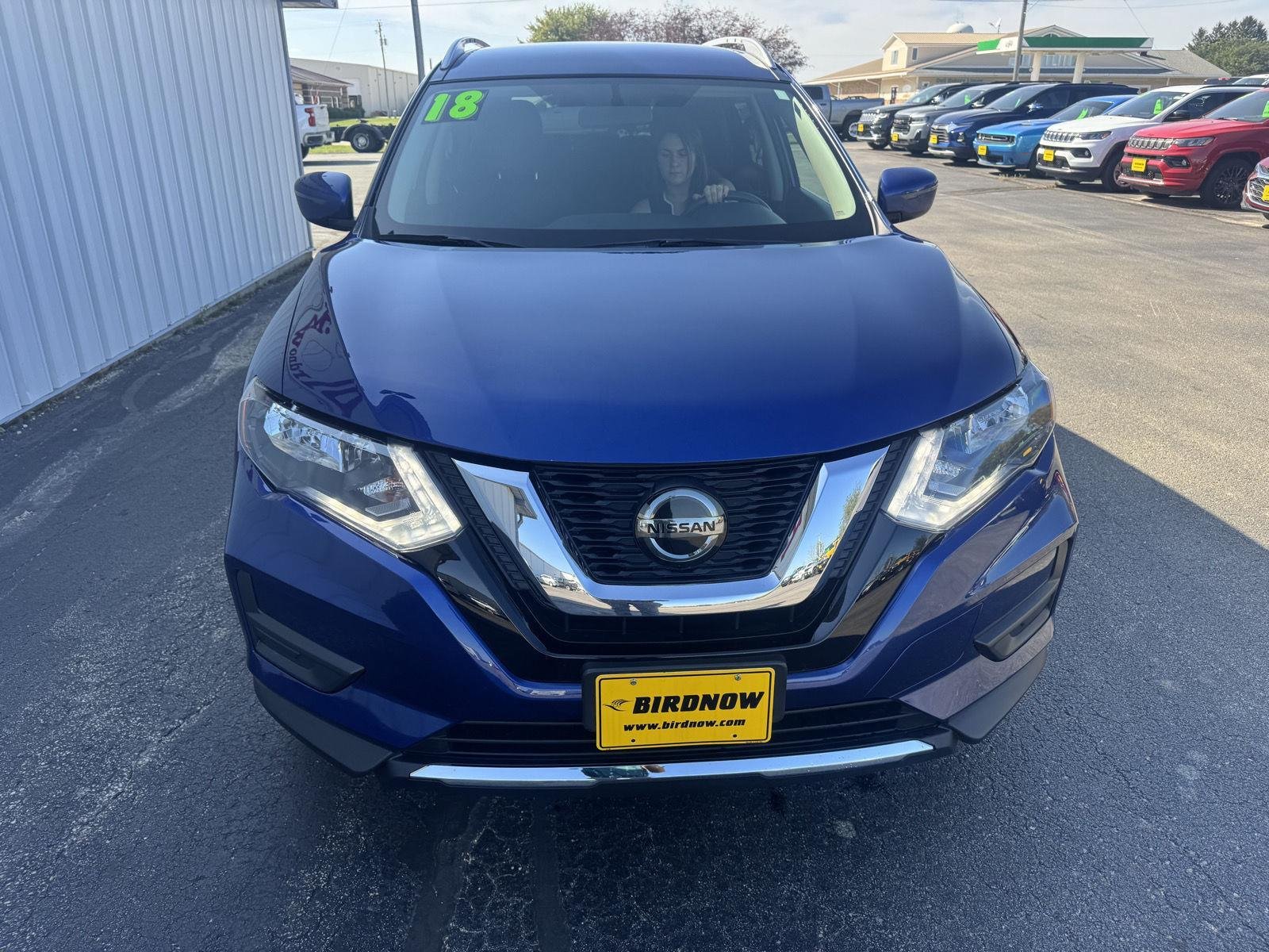 Used 2018 Nissan Rogue SV with VIN KNMAT2MT8JP538742 for sale in Monona, IA