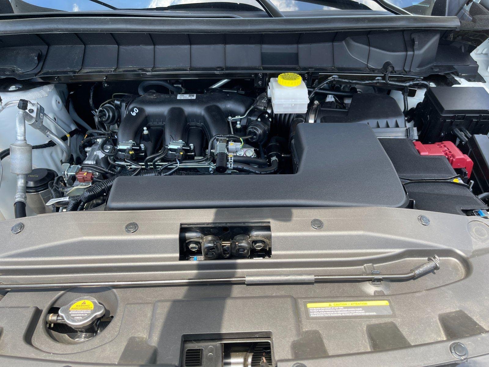 Used 2025 Everest White Pearl Tricoat Nissan SL image 9