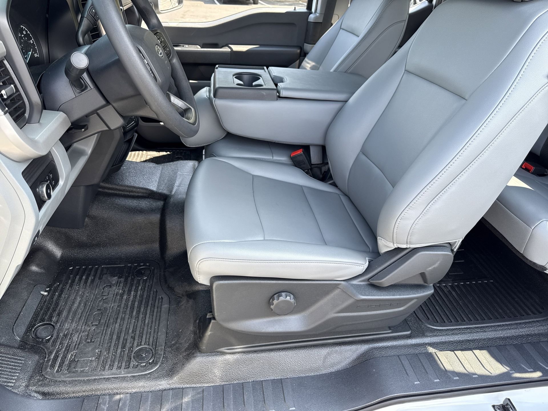 2025 Ford F-350 Super Duty Chassis Cab XL - Photo 16