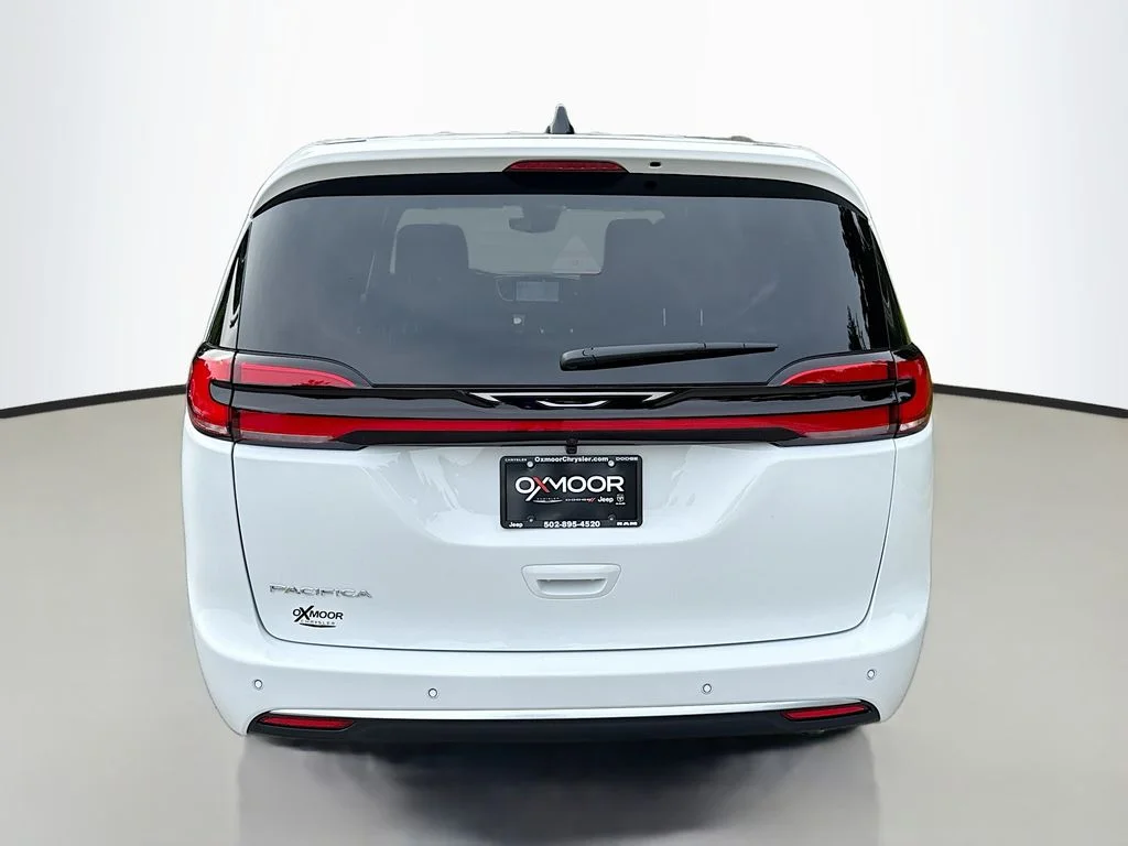 New 2027 Bright White Clearcoat Chrysler Select image 5