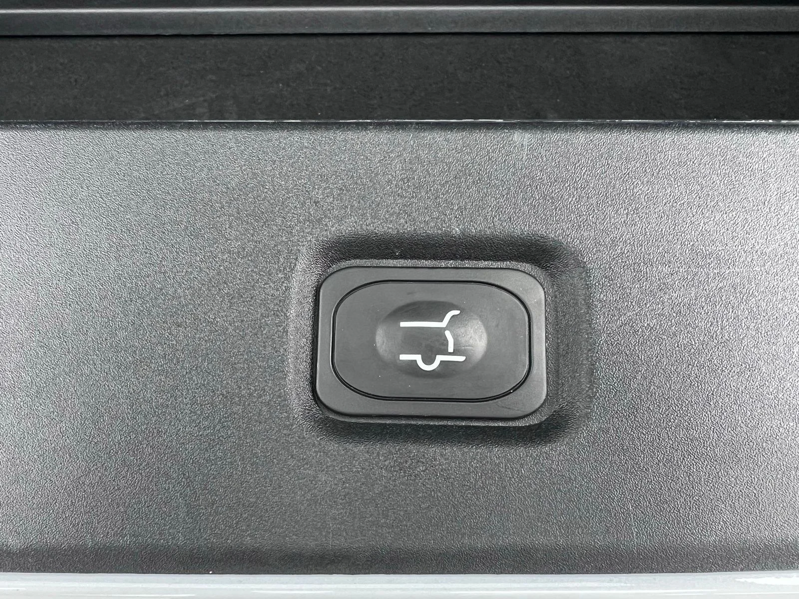 Certified Used 2025 Silver Metallic Ford Platinum image 13