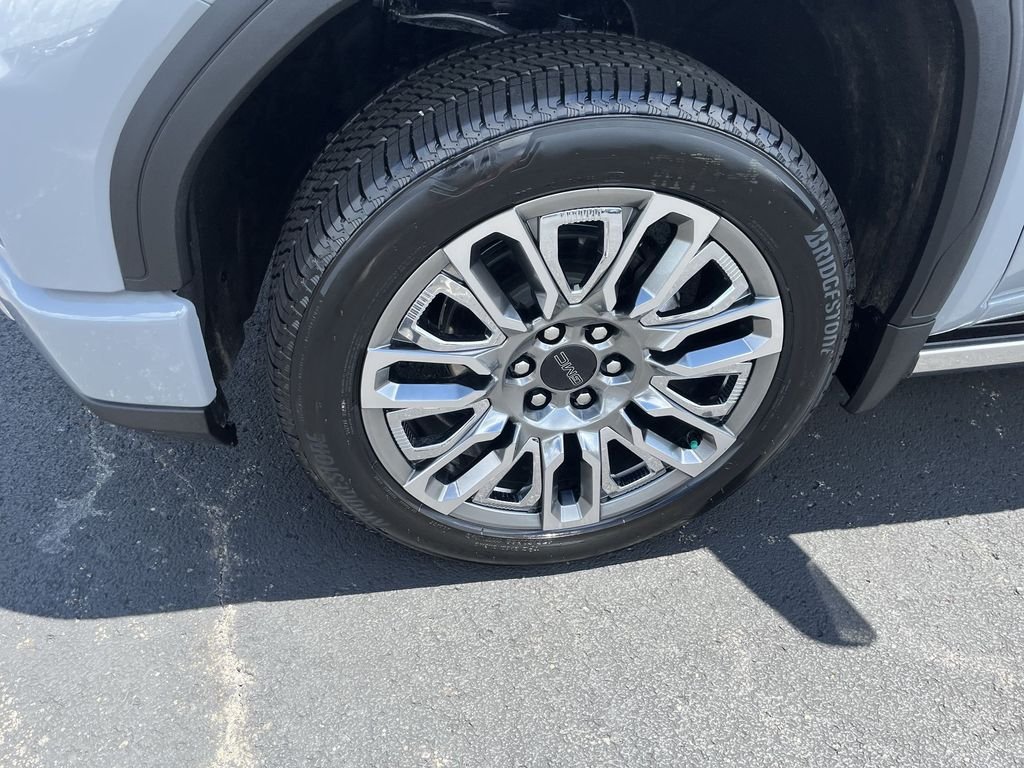 Used 2025 Gray GMC Denali Ultimate image 10