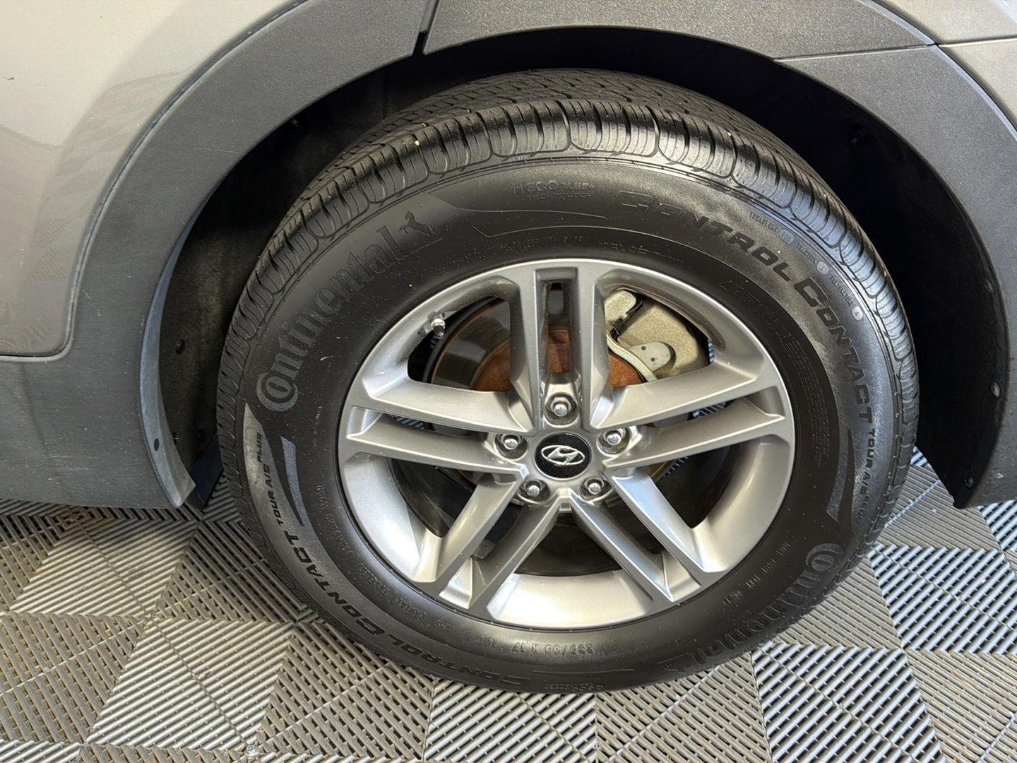 Used 2018 Mineral Gray Hyundai 2.4L image 14