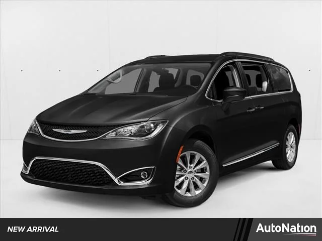 Used 2018 Brilliant Black Crystal Pearlcoat Chrysler Touring L image 1