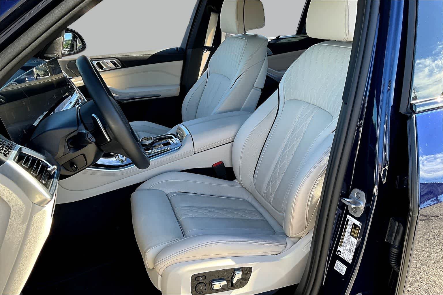 Used 2026 Tanzanite Blue II Metallic BMW sDrive40i image 7