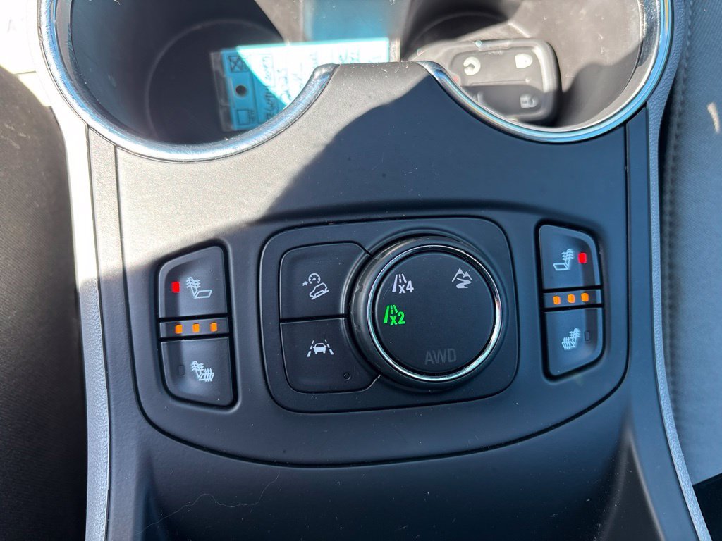 Used 2023 White GMC SLE image 30
