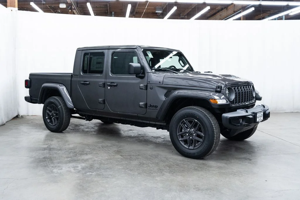 2026 Jeep Gladiator Sport S Auto's photo