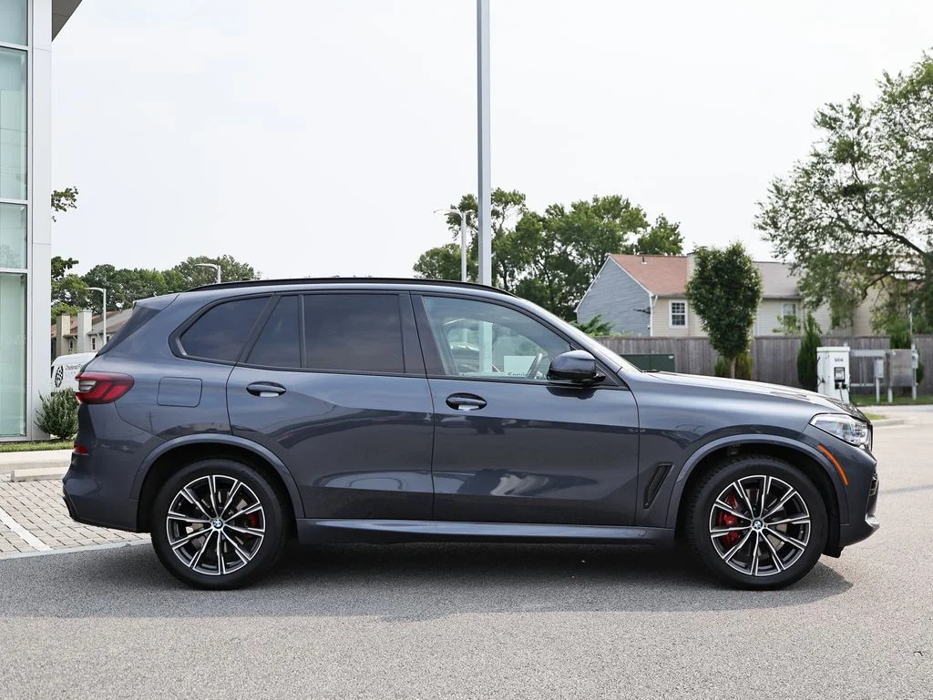 Used 2022 Arctic Gray Metallic BMW xDrive40i image 4