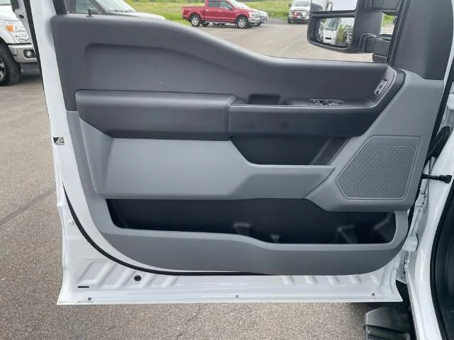 New 2026 Oxford White Ford F-600® XL image 40