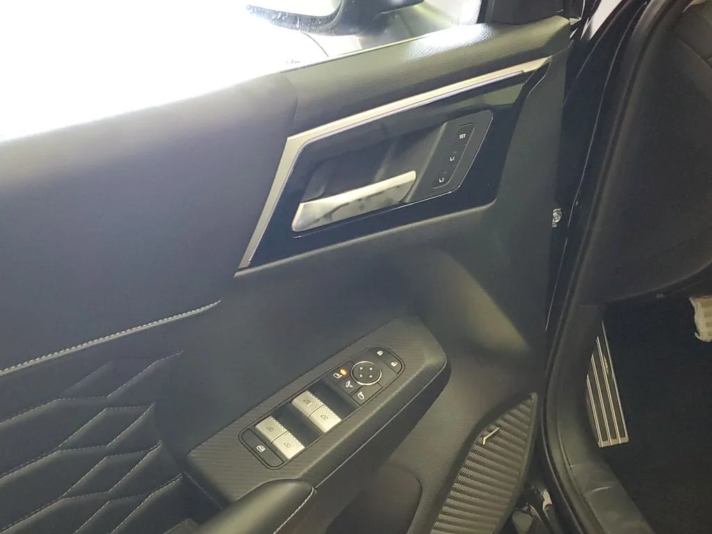 New 2026 Black Mitsubishi SEL image 21