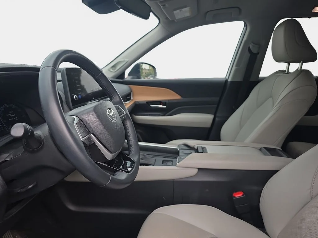 Used 2024 Wind Chill Pearl Toyota Limited image 11