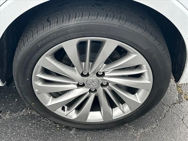 Used 2026 White Buick Avenir image 36
