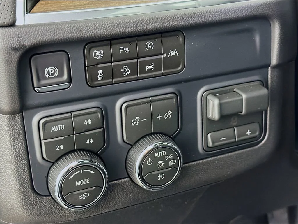 2026 Chevrolet Suburban High Country - Photo 10