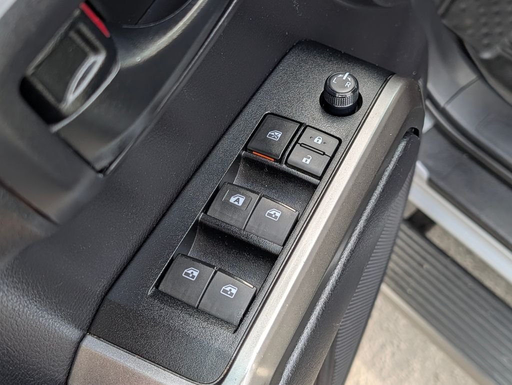 2020 Toyota Tacoma SR5 - Photo 16