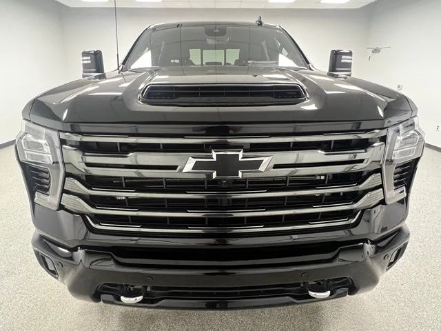 Used 2024 Black Chevrolet High Country image 3