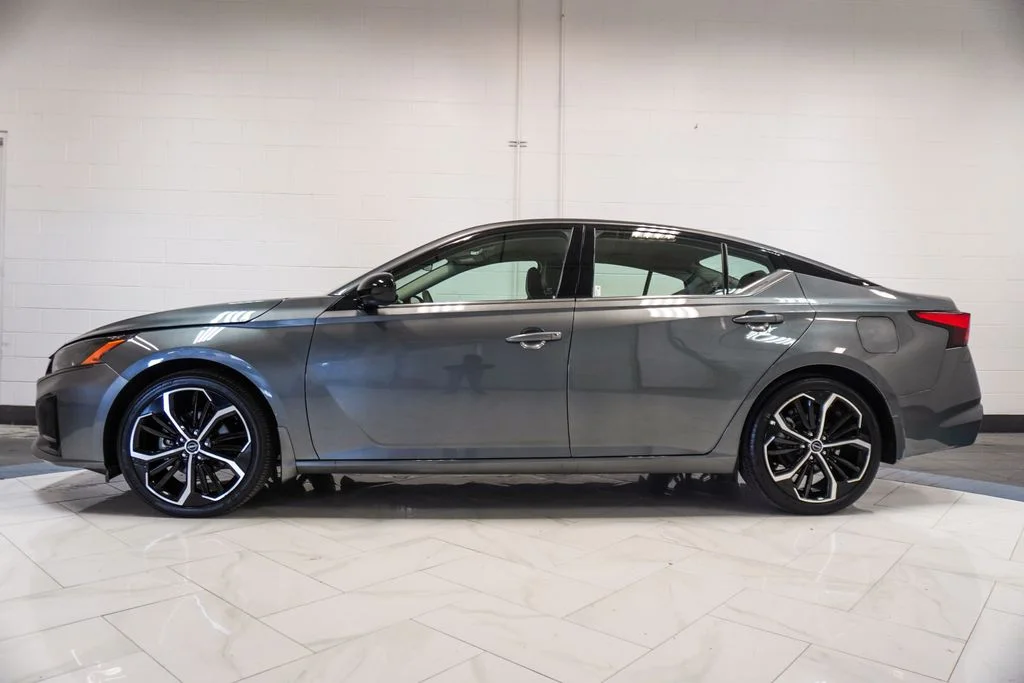 Used 2025 Gray Nissan 2.5 SR image 35