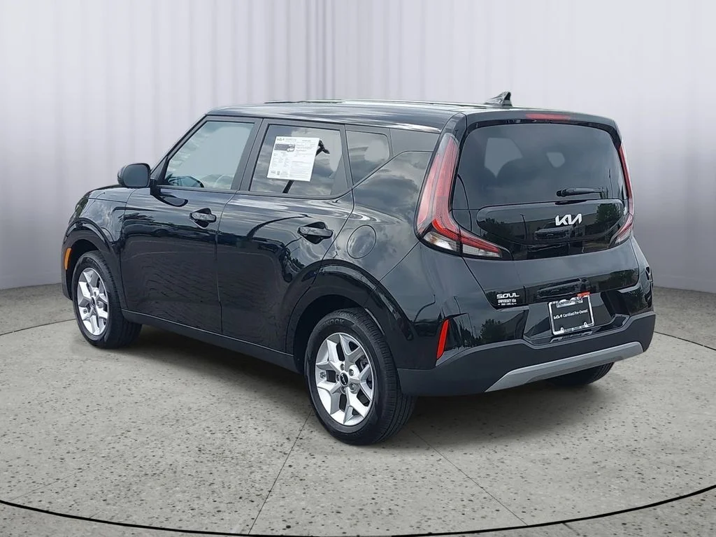 Used 2025 Black Kia LX image 5