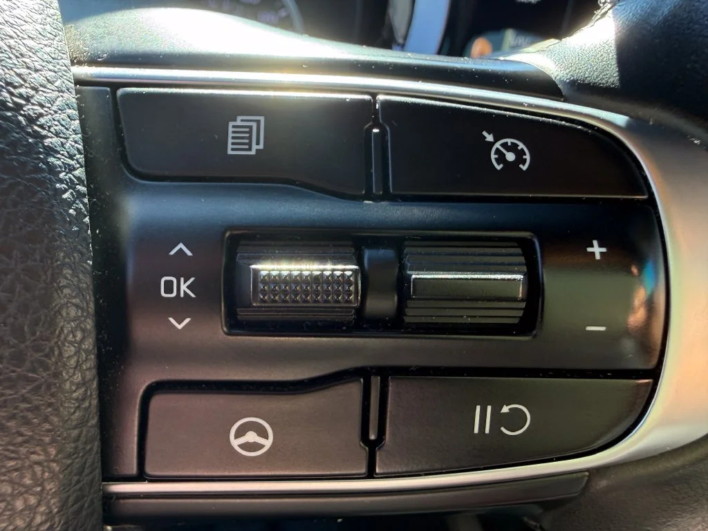 Used 2022 White Kia GT-Line image 17