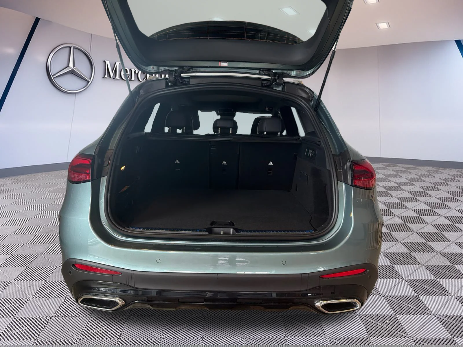 Used 2026 Silver Mercedes-Benz GLC 300 4MATIC SUV image 7