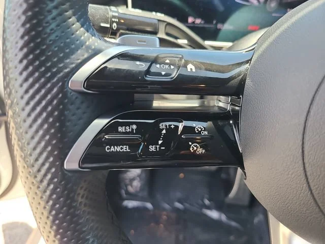 Used 2025 White Mercedes-Benz GLC 300 image 26