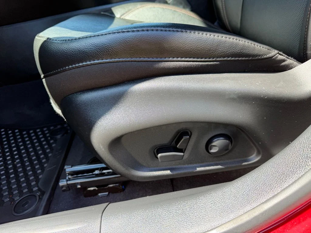 Used 2023 Redline Pearlcoat Jeep Latitude Lux image 13