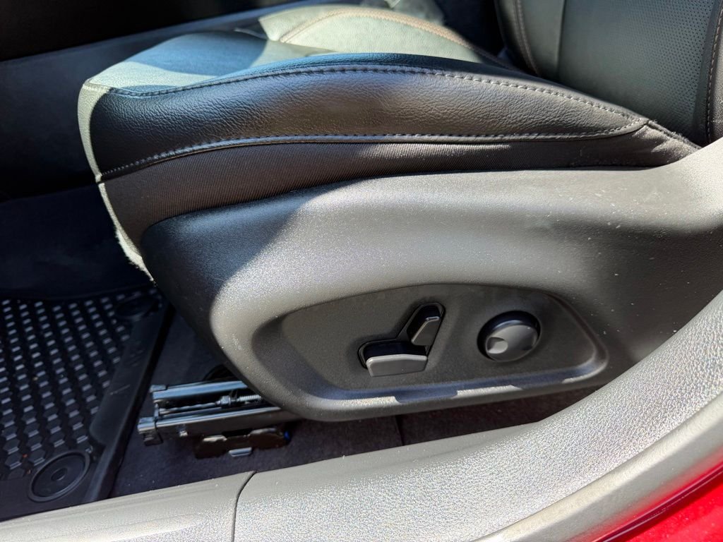 Used 2023 Red Jeep Latitude Lux image 13