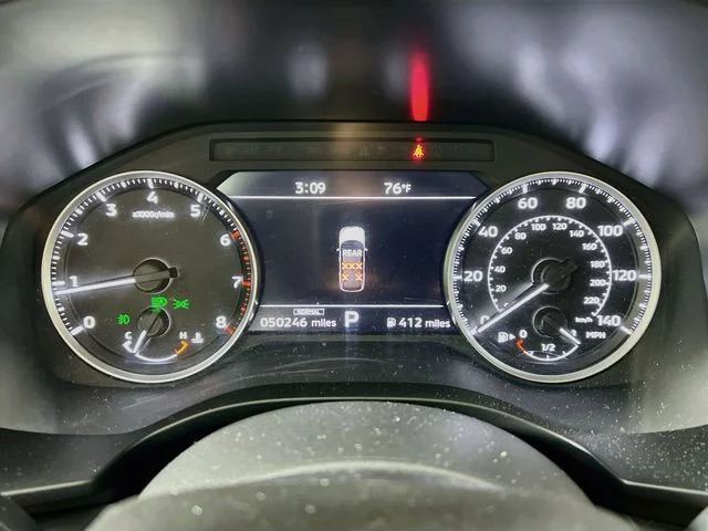 Used 2025 Silver Mitsubishi SE image 14