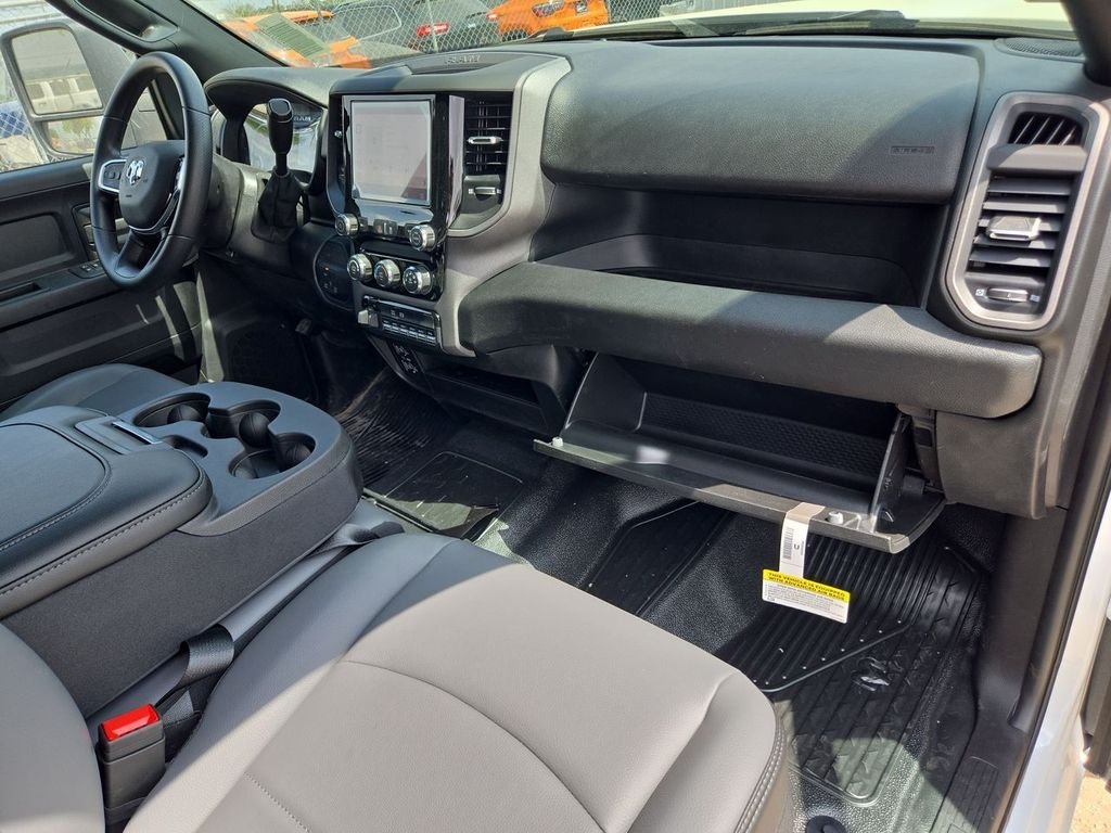 New 2026 Bright White Clearcoat RAM Tradesman image 39