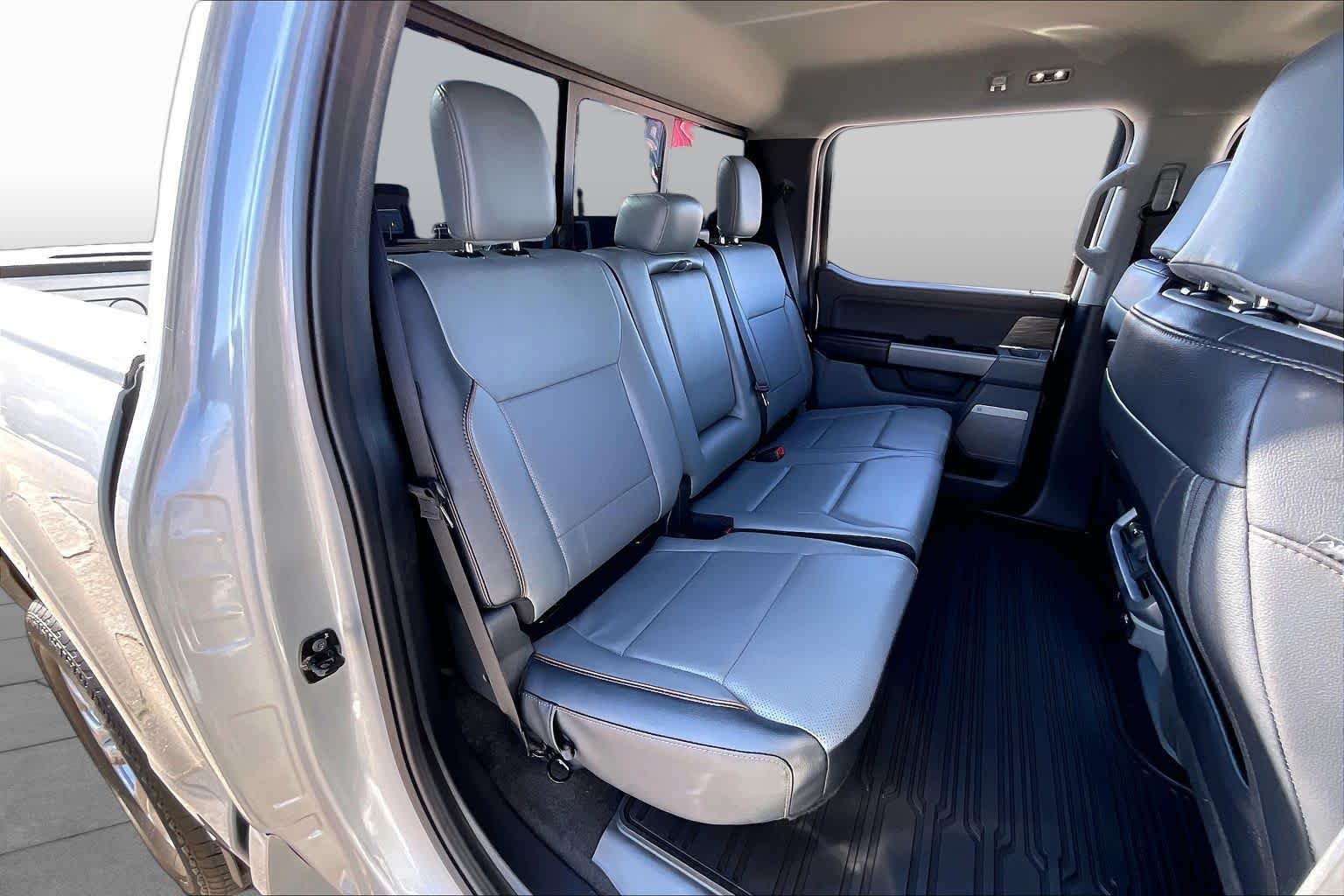 Used 2025 Carbonized Gray Metallic Ford LARIAT image 18