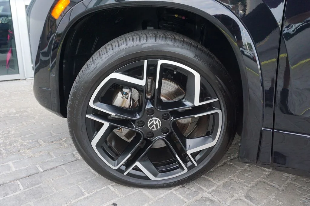 Certified Used 2025 Black Volkswagen 2.0T SEL R-Line image 37