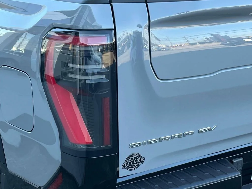 2025 GMC Sierra EV Denali - Photo 10