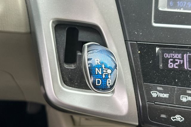 Used 2014 Beige Toyota Three image 25