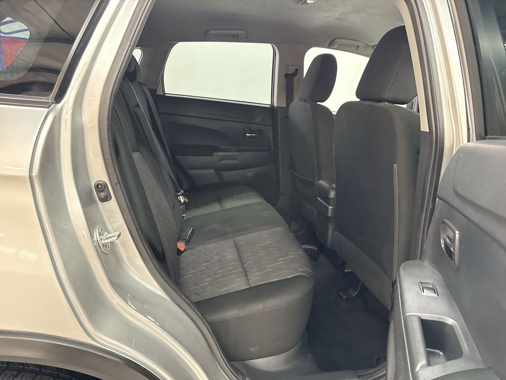 Used 2023  Mitsubishi  image 15