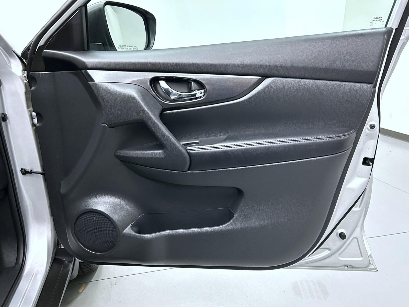 Used 2017 Silver Nissan S image 16
